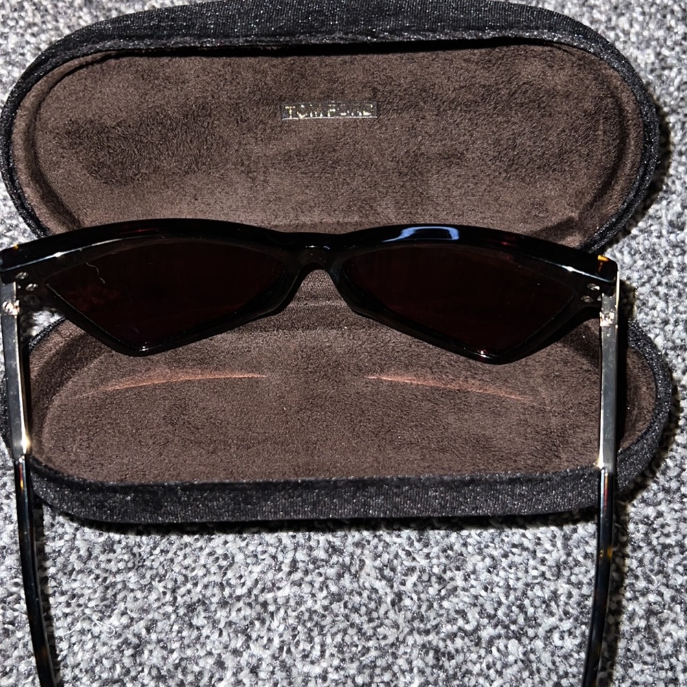 Tom Ford.
Tallulah Cat Eye Sunglasses. Brown. - Picture 8 of 10